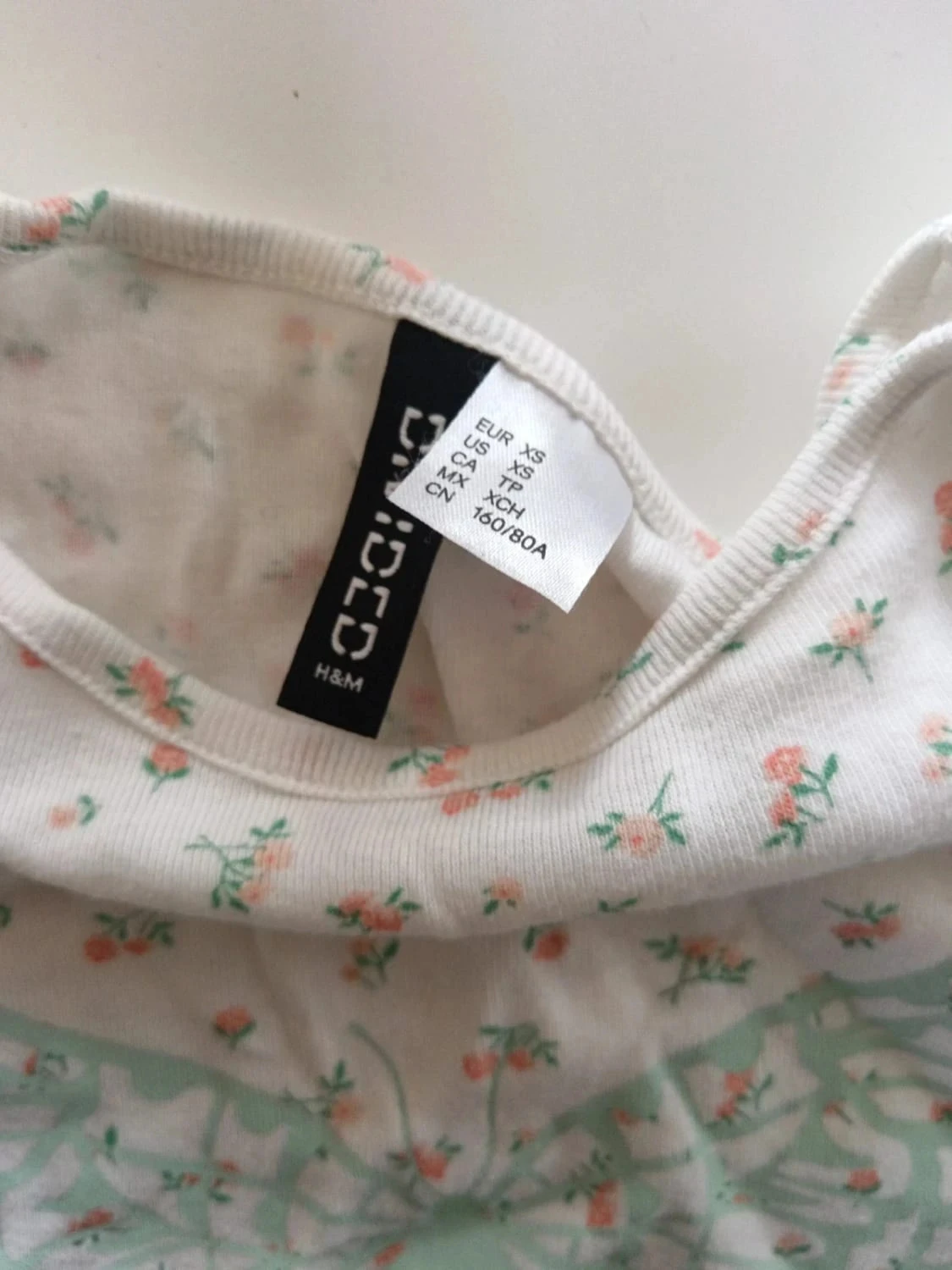 Camiseta C70 H&M branca com estampa de flores tamanho XS – photo 4